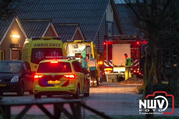 Brandweer bevrijdt man uit benarde situatie in Nunspeet, traumahelikopter gecanceld - © NWVFoto.nl