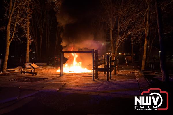 Politie zoek getuigen bij brandstichting vernieuwde speeltuin 't Harde - © NWVFoto.nl