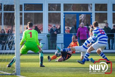 Veel toeschouwers zagen in de gemeentelijke voetbal derby tussen Elburg en Doornspijk dat Dsv'61 de drie punten mee naar huis nam - © NWVFoto.nl