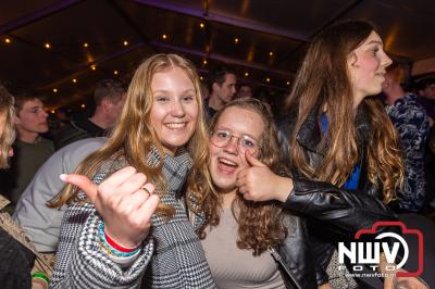 Eindelijk zonder corona maatregelen was er weer een tent feest, Kokki's vierde de Lente in Oldebroek. - © NWVFoto.nl