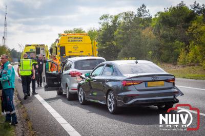 Kop-staart aanrijding met diverse auto's op de A28 levert grote vertraging op bij 't Harde - © NWVFoto.nl