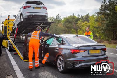 Kop-staart aanrijding met diverse auto's op de A28 levert grote vertraging op bij 't Harde - © NWVFoto.nl