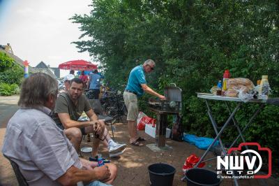 De geur van het roken van vis was wat Noordeinde zaterdag vulde. - © NWVFoto.nl