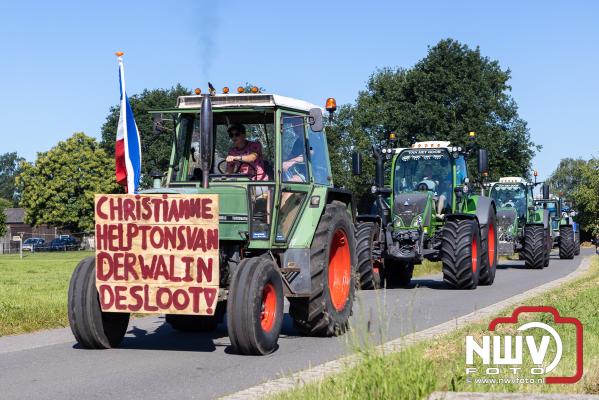 Tientallen boeren uit de gemeente Oldebroek, Elburg en Nunspeet naar Stroe voor het boerenprotest  - © NWVFoto.nl