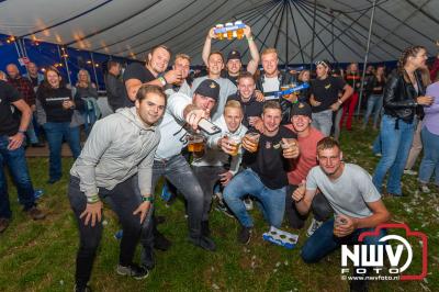 Bezoekers genieten volop van optredens op BigPop festival, aan de Kleine Woldweg in Oosterwolde (GLD). - © NWVFoto.nl