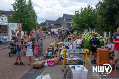 Rommelmarkt t.b.v. speeltuin De Haerkamp op de Eikenhof in Oosterwolde. - © NWVFoto.nl