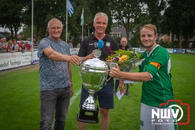 Owios kon zaterdag de Veluwecup in ontvangst nemen als winnaar 2022 van dit toernooi, wat georganiseerd werd op sportpark Schenk 't Harde.  - © NWVFoto.nl