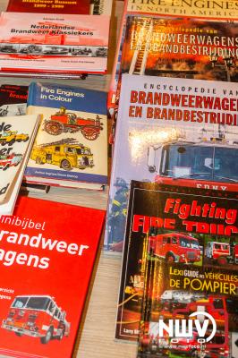 Miniatuur auto's, helmen, alles wat met hulpverlening te maken heeft was te koop op de internationale 112 verzamelbeurs in Elburg. - © NWVFoto.nl
