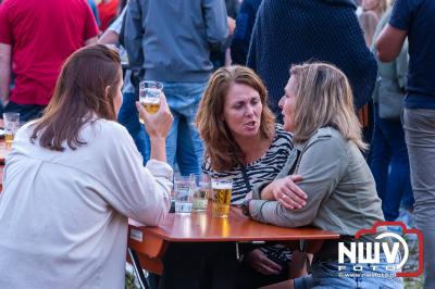 Zuiderzee Café trok veel belangstelling met gratis Schapenmarkt Party in Oldebroek.   - © NWVFoto.nl