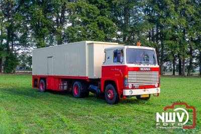 Friese oldtimer groep voor vrachtwagens hadden zaterdag een lunch stop aan de Wittensteinse Allee Zuideinde. - © NWVFoto.nl