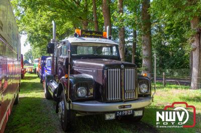 Friese oldtimer groep voor vrachtwagens hadden zaterdag een lunch stop aan de Wittensteinse Allee Zuideinde. - © NWVFoto.nl
