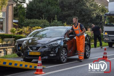 Bij een kopstaart ongeval op de Zuiderzeestraatweg N308 zijn beide bestuurders door het ambulance personeel nagekeken. - © NWVFoto.nl