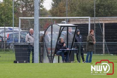 Noord Veluwe Boys scoren niet tegen Vevo, die de drie punten mee naar Veessen nemen. - © NWVFoto.nl