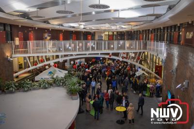 Meer dan 600 mensen bezochten de duurzaamheidsmarkt voor huis en tuin in het Nuborgh College Oostenlicht Elburg. - © NWVFoto.nl