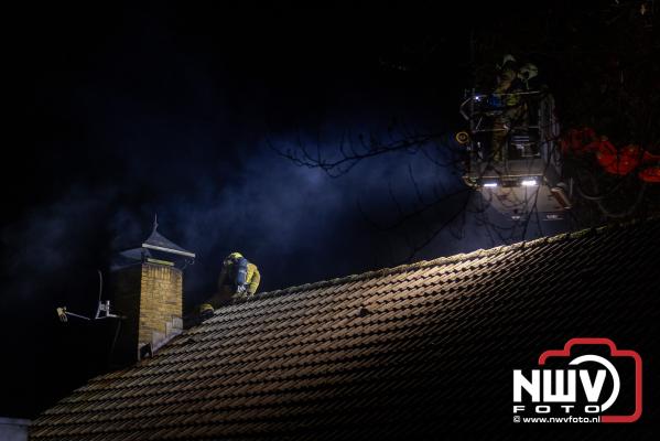 Felle schoorsteenbrand met precisie geblust op 't Harde - © NWVFoto.nl