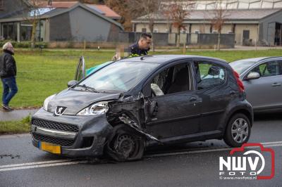 Weer ongeval twee auto's en vrachtwagen t.h.v de afslag naar bezoekerscentrum Dr. A Vogeltuin op 't Harde. - © NWVFoto.nl