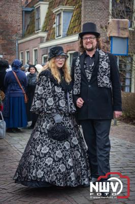 Publiek weet Elburg tijdens Winter in de Vesting met grote aantallen te vinden. - © NWVFoto.nl