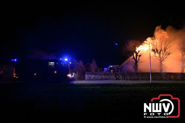 Grote uitslaande brand verwoest boerderij in Doornspijk - © NWVFoto.nl