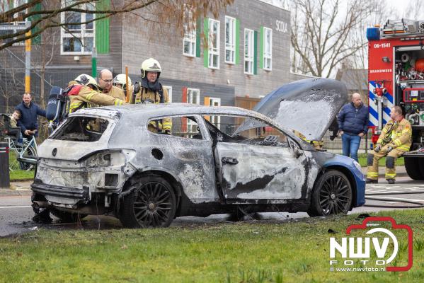 Spontane autobrand verwoest auto Klokbekerweg in Elburg - © NWVFoto.nl