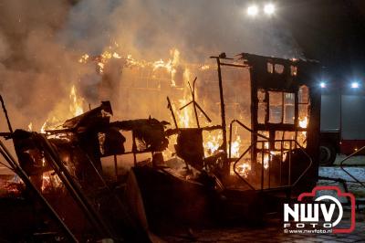 Brandstichting verwoest chalet van voormalig AZC in Oldebroek - © NWVFoto.nl