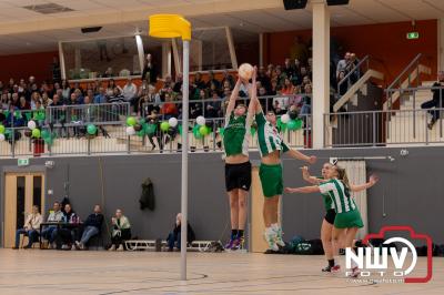 Na al zeker te zijn van promotie naar de eerste klasse, wist KVE ook het kampioenschap binnen te halen. - © NWVFoto.nl