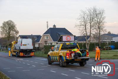 Bestuurder nagekeken in ambulance na ongeval op de N308 Zuiderzeestraatweg Oldebroek, opgeroepen traumaheli is gecanseld. - © NWVFoto.nl
