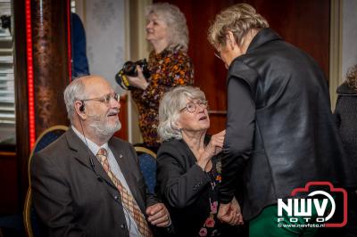 Koninklijke Onderscheiding uitgereikt aan zes inwoners van de gemeente Elburg. - © NWVFoto.nl