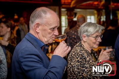 Koninklijke Onderscheiding uitgereikt aan zes inwoners van de gemeente Elburg. - © NWVFoto.nl