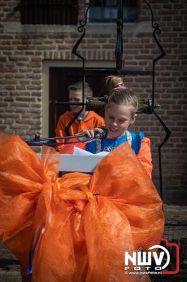 Receptie koningsdag kloostertuin en kleedjesmarkt Beekstraat Elburg. - © NWVFoto.nl