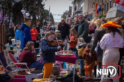Receptie koningsdag kloostertuin en kleedjesmarkt Beekstraat Elburg. - © NWVFoto.nl