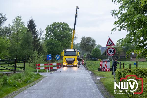 Brandweer opgeroepen voor touringcar in benarde situatie Huisdijk Doornspijk - © NWVFoto.nl