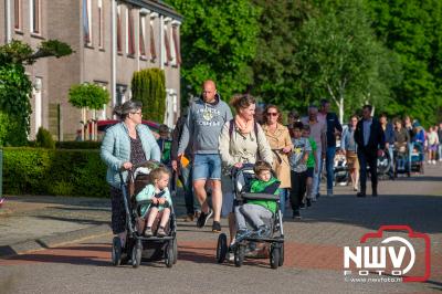 Avond4daagse binnengehaald in Doornspijk met prachtig weer. - © NWVFoto.nl
