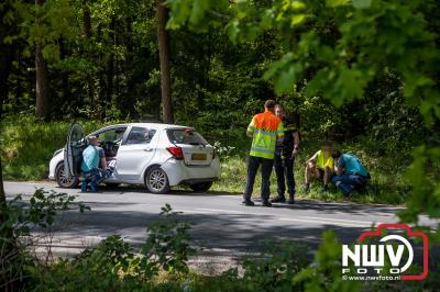 Automobilist merk te laat op dat auto voor hem afremt voor afslaande auto N309 Epe. - © NWVFoto.nl