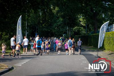 Woensdagavond liepen de wandelaars over de landgoederen op 't Harde, dit was de eerste wandeldag. Dinsdagavond was afgelast i.v.m. aankondiging code oranje. - © NWVFoto.nl