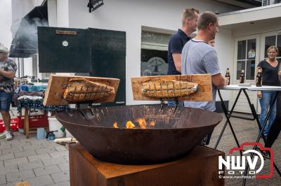 Aart Plender uit Oostendorp rookte de beste paling tijdens de wedstrijd achter cafe De Molen in Oostendorp. - © NWVFoto.nl