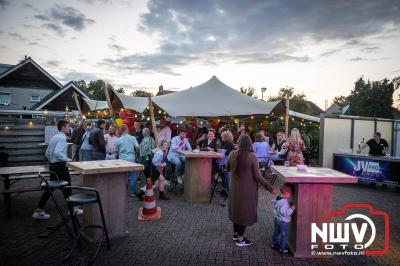 Na drie generaties Shell van der Vegte op 't Harde, konden zaterdagavond klanten proosten op dit tijdperk wat op 1 september 2023 stopt. - © NWVFoto.nl