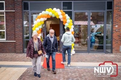 16 jaar na de grote brand op 22-10-2007 is het winkelhart van 't Harde feestelijk geopend. - © NWVFoto.nl