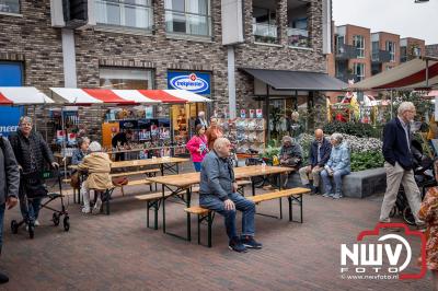 16 jaar na de grote brand op 22-10-2007 is het winkelhart van 't Harde feestelijk geopend. - © NWVFoto.nl