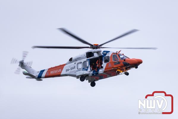 KNRM Elburg oefent spectaculaire hoist oefening met de nieuwe SAR-helikopter van de Kustwacht Nederland - © NWVFoto.nl