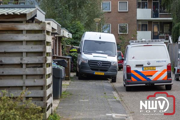 Politie zoekt 3 personen na heterdaad diefstal Botterstraat in Elburg - © NWVFoto.nl