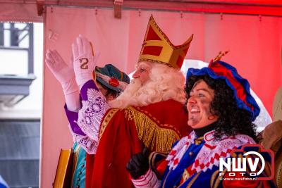 Kinderen konden weer vol op genieten van de aankomst van Sinterklaas in de haven van Elburg. - © NWVFoto.nl