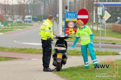 06-04-2016 Scooter berijder komt ten val - © NWVFoto.nl