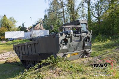 Optocht oude legervoertuigen van het ASK museum door 't Harde 05-05-2016 - © NWVFoto.nl