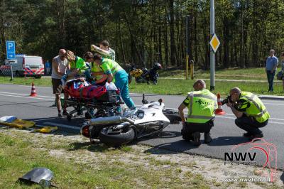 Aanrijding motor met auto op de Eperweg N795 Nunspeet 08-05-2016 - © NWVFoto.nl