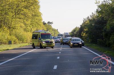 Twee auto's van de weg bij ongeval A28 Re 78.3 't Loo Oldebroek 08-05-2016 - © NWVFoto.nl