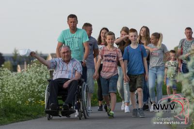 Avondwandel vierdaagse donderdagavond in Doornspijk 12-05-2016 - © NWVFoto.nl