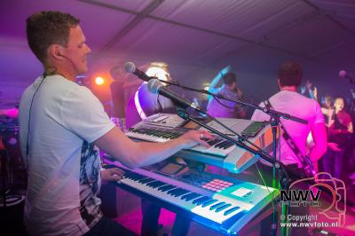 Foto's : Feest op de Singel met vuurwerk en muzikale begeleiding van Partyband The Raise. 06-05-2016 - © NWVFoto.nl