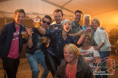 Foto's : Feest op de Singel met vuurwerk en muzikale begeleiding van Partyband The Raise. 06-05-2016 - © NWVFoto.nl