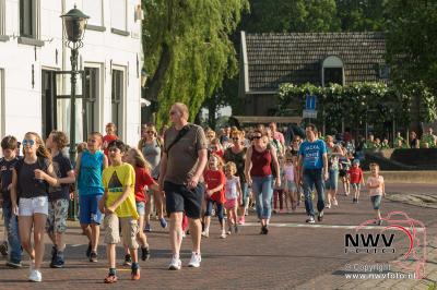 Avondwandel vierdaagse Elburg woensdagavond. - © NWVFoto.nl