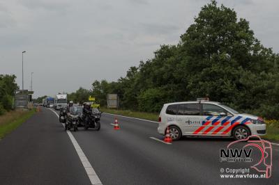 Ongeval eenzijdig A28 Li 73,4 't Harde zijn vier mensen naar het ziekenhuis vervoerd. - © NWVFoto.nl